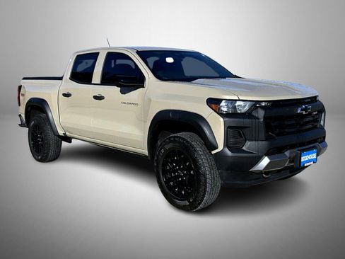 Used 2023 Chevrolet Colorado Trail Boss w/ Technology Package image 3