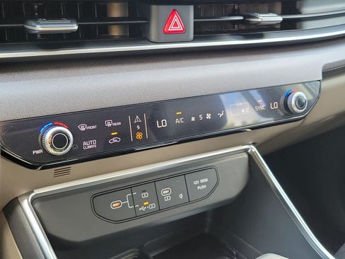 New 2026 Kia Carnival EX FWD image 33