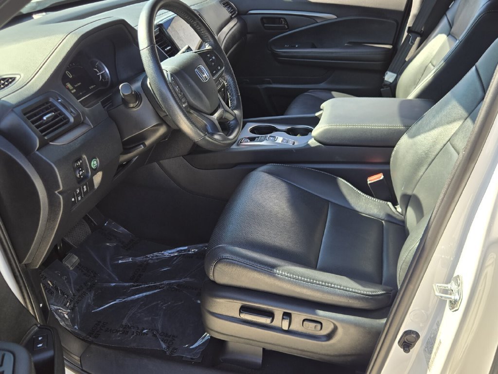 Certified 2025 Honda Passport EX-L image 11