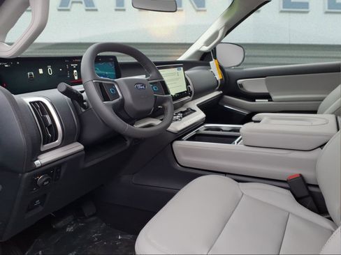 New 2026 Ford Expedition Active image 10