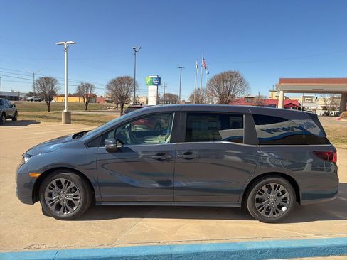 New 2026 Honda Odyssey Touring image 5