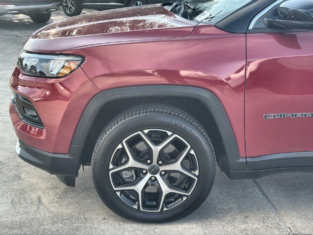 Used 2025 Jeep Compass Limited AWD/4WD image 33