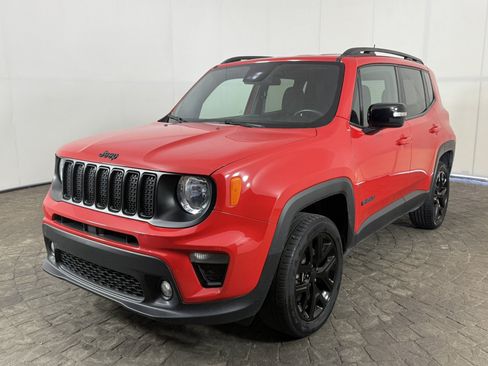 Used 2022 Jeep Renegade Altitude AWD/4WD image 3