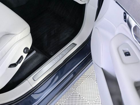 Certified 2025 Volvo XC90 T8 Plus w/ Protection Package Premier AWD/4WD image 25