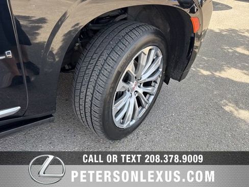 Used 2021 GMC Yukon XL Denali w/ Denali Premium Package AWD/4WD image 11