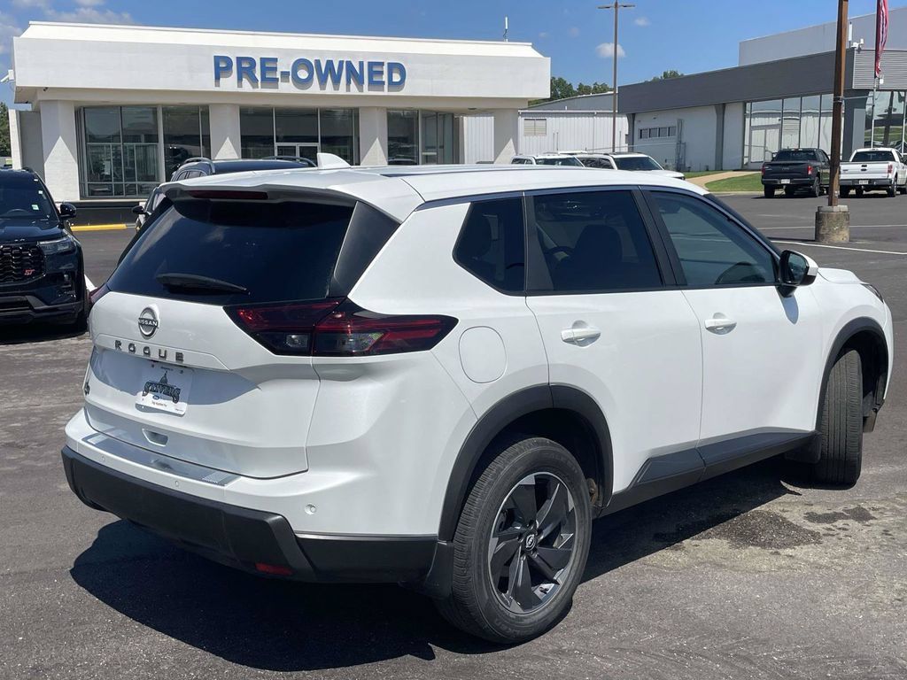Used 2025 Nissan Rogue SV FWD image 3
