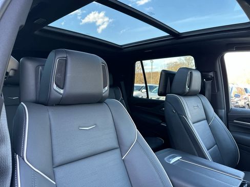 Used 2023 Cadillac Escalade Sport w/ LPO, ONYX Package image 8