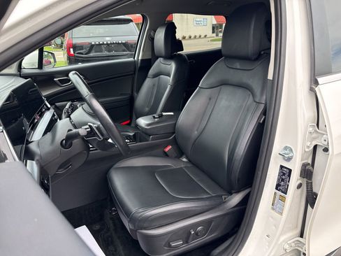 Used 2023 Kia Sportage EX AWD/4WD image 2