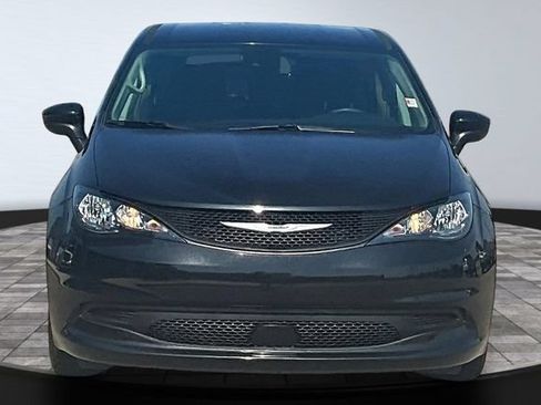 Used 2023 Chrysler Voyager LX FWD image 2