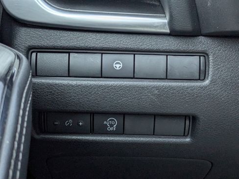 Used 2023 Nissan Rogue SV image 22