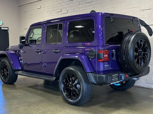 Used 2023 Jeep Wrangler Unlimited Sahara w/ Cold Weather Group AWD/4WD image 13