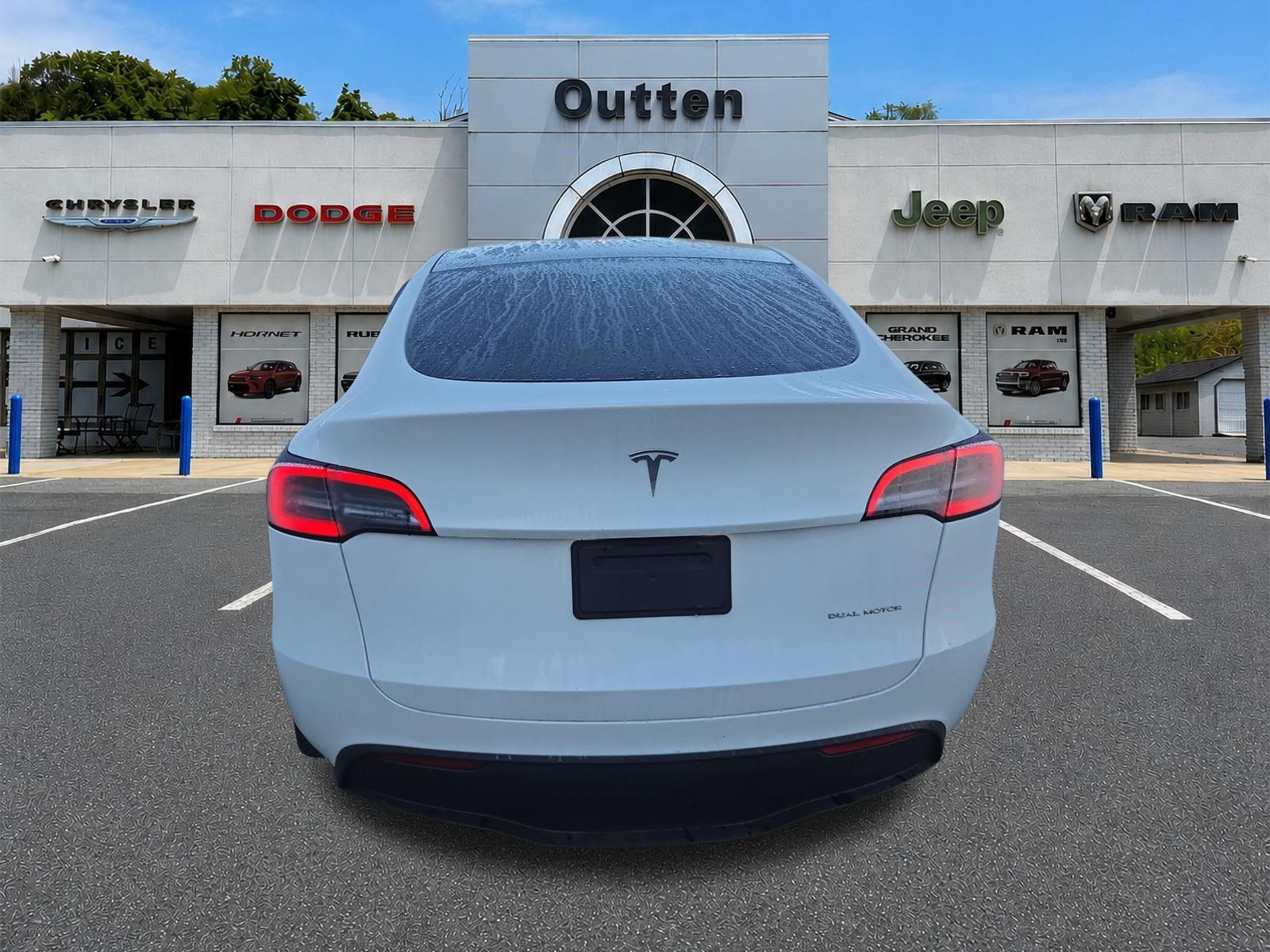 Used 2023 Tesla Model Y AWD image 5