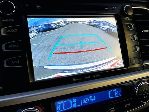 Used 2017 Toyota Highlander XLE image 20