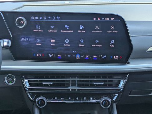 Used 2024 Chevrolet Traverse LT FWD image 5