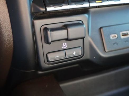 Used 2021 Chevrolet Silverado 1500 LT Trail Boss w/ Convenience Package II image 16