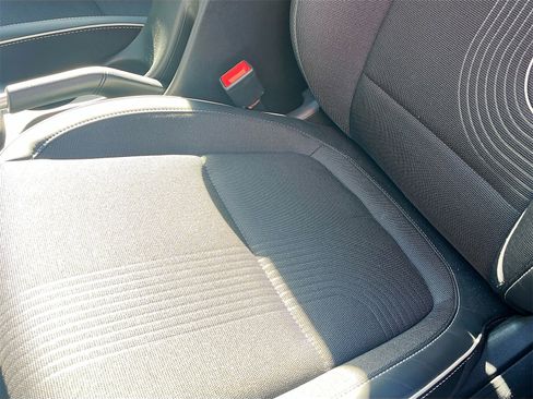 Used 2024 Hyundai Venue Limited image 20