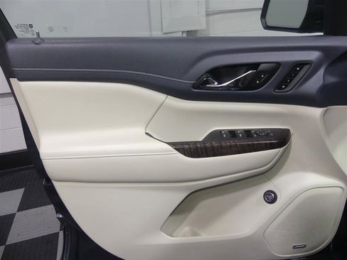 Used 2020 GMC Acadia Denali image 17