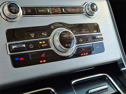 Used 2023 Lincoln Aviator AWD w/ Premium Package image 16