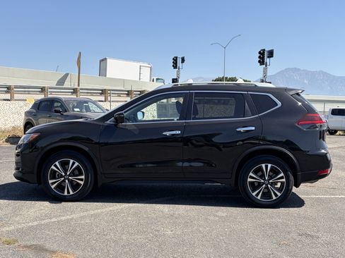 Used 2019 Nissan Rogue SV w/ Sun & Sound Touring Package AWD/4WD image 6