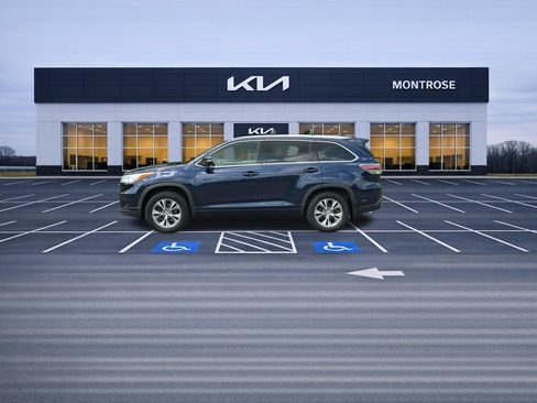 Used 2015 Toyota Highlander XLE AWD/4WD image 9