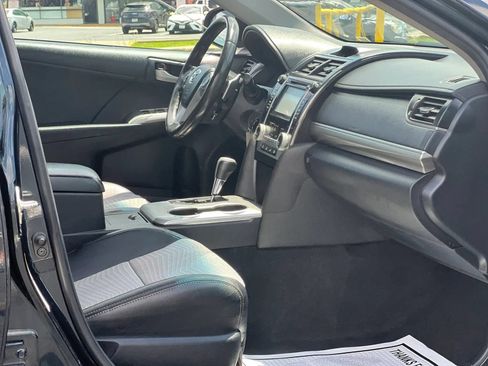 Used 2012 Toyota Camry SE FWD image 11