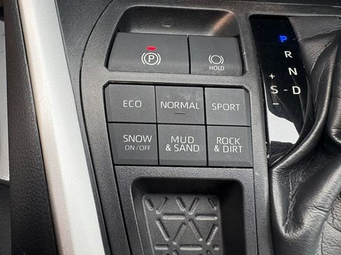 Used 2020 Toyota RAV4 XLE w/ Convenience Package AWD/4WD image 4