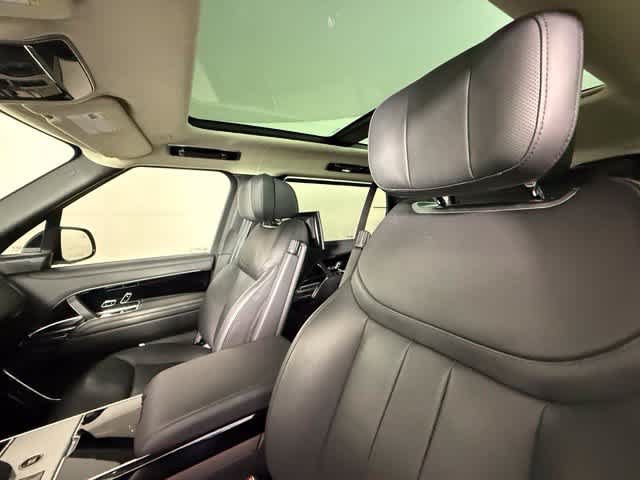 Used 2025 Land Rover Range Rover Long Wheelbase Autobiography AWD/4WD image 5