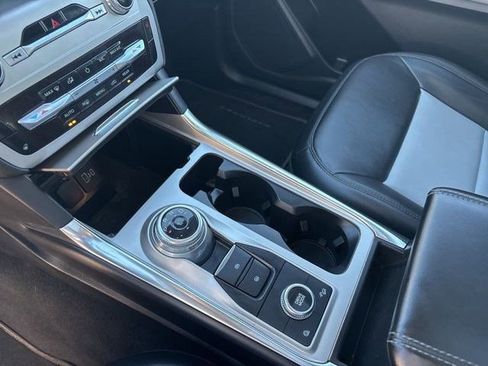Used 2022 Ford Explorer XLT w/ Equipment Group 202A image 28