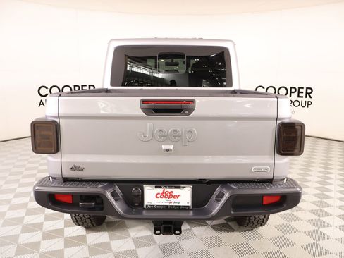 Used 2020 Jeep Gladiator Overland w/ Dual Top Group AWD/4WD image 22