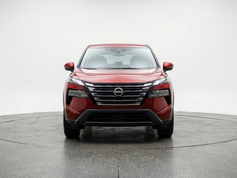 Used 2025 Nissan Rogue SV image 2