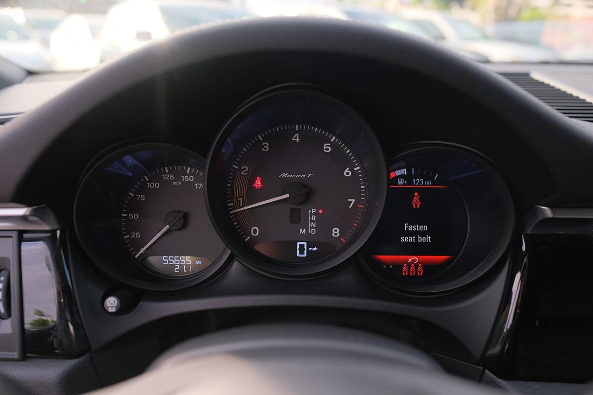 Used 2023 Porsche Macan Turbo AWD/4WD image 16