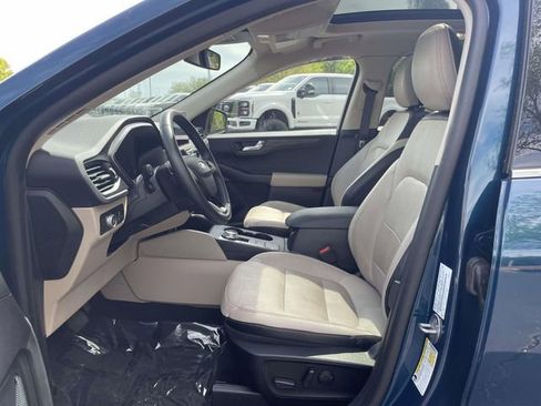 Certified 2020 Ford Escape Titanium AWD/4WD image 11