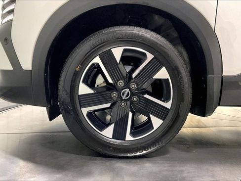 Used 2025 Nissan Kicks SR AWD/4WD image 9