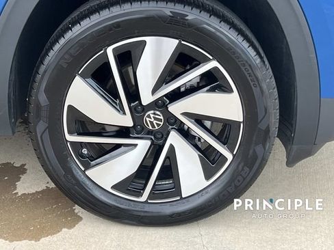 Used 2026 Volkswagen Atlas SE w/ Panoramic Sunroof Package FWD image 4
