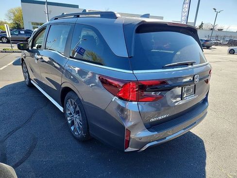 New 2026 Honda Odyssey Touring image 4