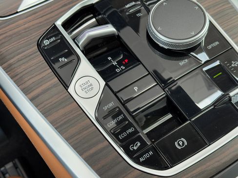 Used 2023 BMW X7 xDrive40i w/ Climate Comfort Package image 36