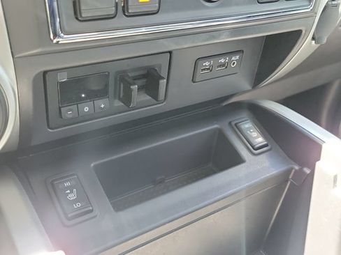 Used 2019 Nissan Titan SV w/ SV Convenience Package AWD/4WD image 31
