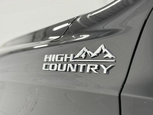 Used 2024 Chevrolet Tahoe High Country image 11