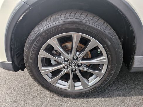 Used 2018 Toyota RAV4 Limited image 9