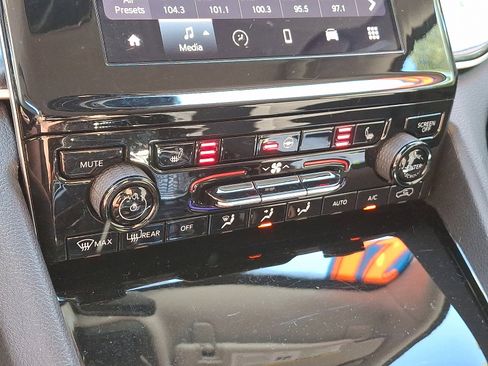 Certified 2021 Jeep Grand Cherokee L Laredo w/ Luxury Tech Group I image 16