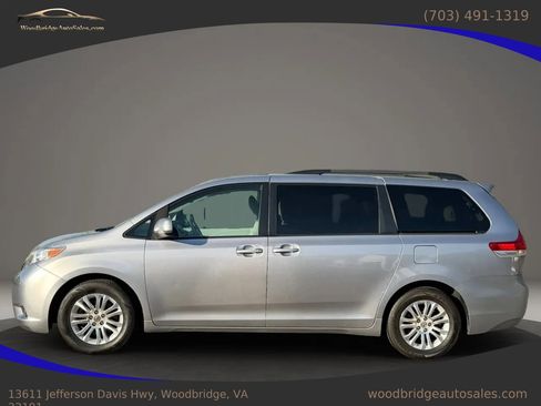 Used 2011 Toyota Sienna XLE image 8