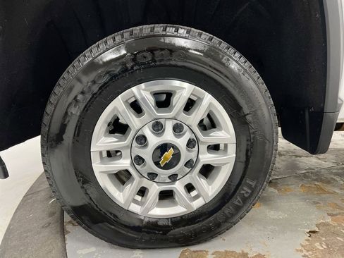 Used 2025 Chevrolet Silverado 2500 LT w/ Convenience Package image 27