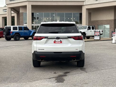 Used 2023 Chevrolet Traverse RS FWD image 6