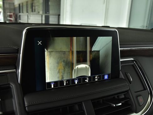 Used 2024 Chevrolet Suburban High Country image 33