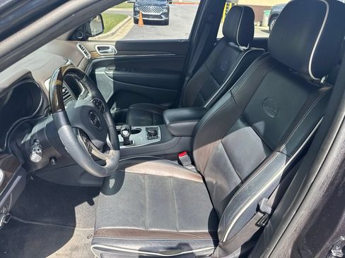 Used 2014 Jeep Grand Cherokee Overland w/ Mopar Chrome Edition Group AWD/4WD image 3