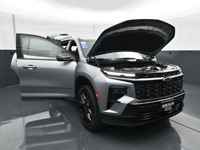 Used 2025 Chevrolet Traverse RS AWD/4WD image 38