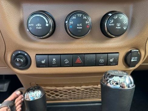 Used 2016 Jeep Wrangler Unlimited Sahara w/ Connectivity Group AWD/4WD image 21