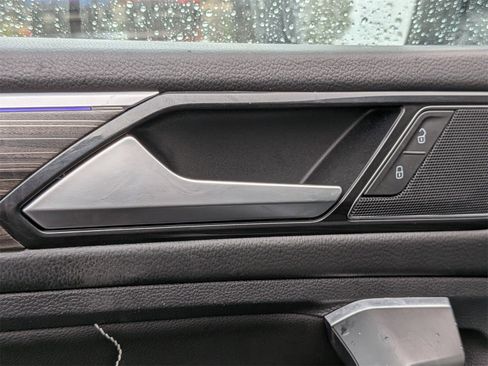 Used 2022 Volkswagen Tiguan SEL R-Line image 13