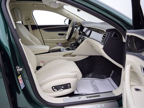 Certified 2022 Bentley Flying Spur V8 AWD/4WD image 28