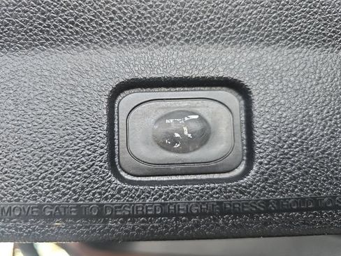 Used 2017 Ford Explorer XLT w/ Equipment Group 202A FWD image 19